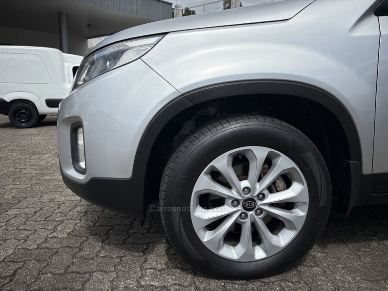 SORENTO 2.4 EX2 4X2 16V GASOLINA 4P AUTOMÁTICO - 2015 - FARROUPILHA