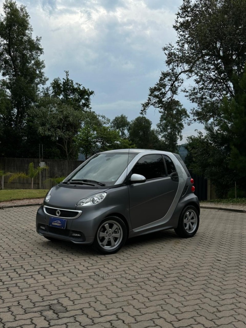 FORTWO 1.0 PASSION COUPÉ 3 CILINDROS 12V GASOLINA 2P AUTOMÁTICO - 2013 - CAXIAS DO SUL
