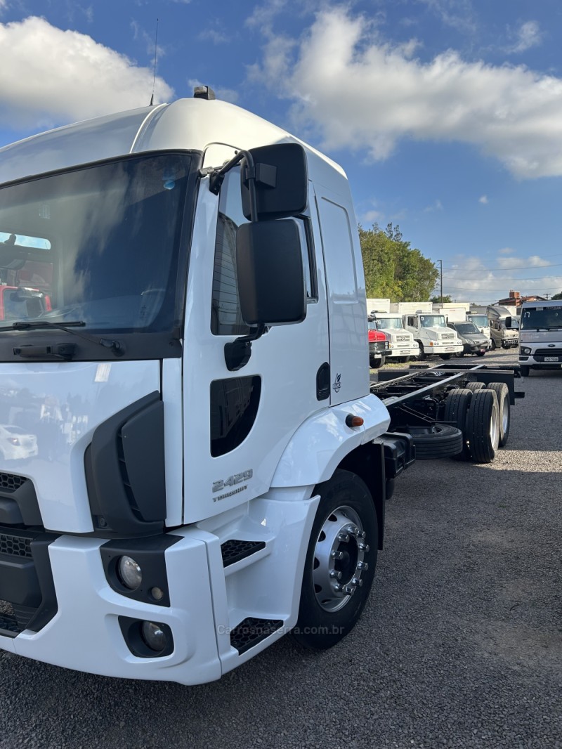 CARGO 2429 E 6X2 TURBO - 2017 - CAXIAS DO SUL
