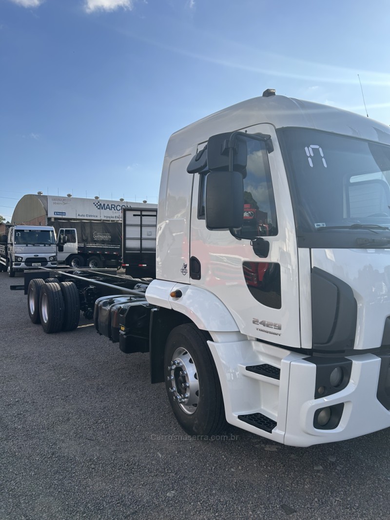 cargo 2429 e 6x2 turbo 2017 caxias do sul