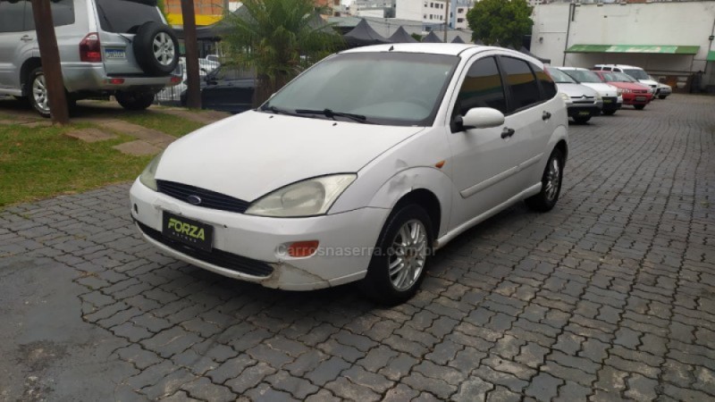 FOCUS 1.8 16V GASOLINA 4P MANUAL - 2001 - CAXIAS DO SUL