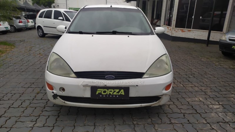 FOCUS 1.8 16V GASOLINA 4P MANUAL - 2001 - CAXIAS DO SUL