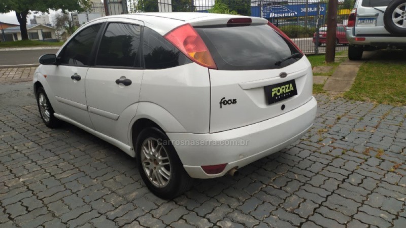 FOCUS 1.8 16V GASOLINA 4P MANUAL - 2001 - CAXIAS DO SUL