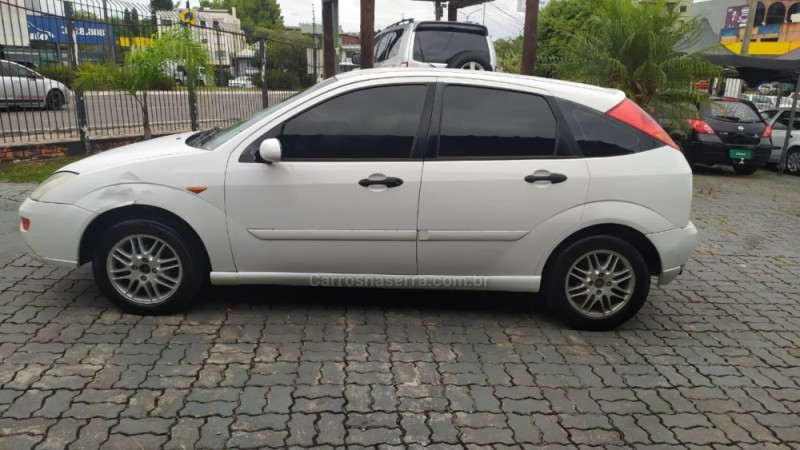 FOCUS 1.8 16V GASOLINA 4P MANUAL - 2001 - CAXIAS DO SUL