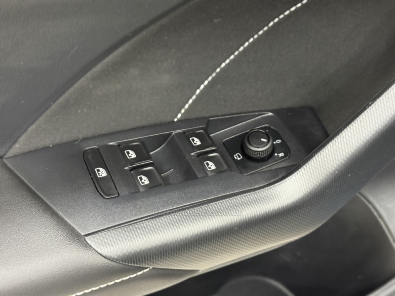 T-CROSS 1.4 HIGHLINE TSI 16V FLEX 4P AUTOMÁTICO - 2025 - SANTA CRUZ DO SUL