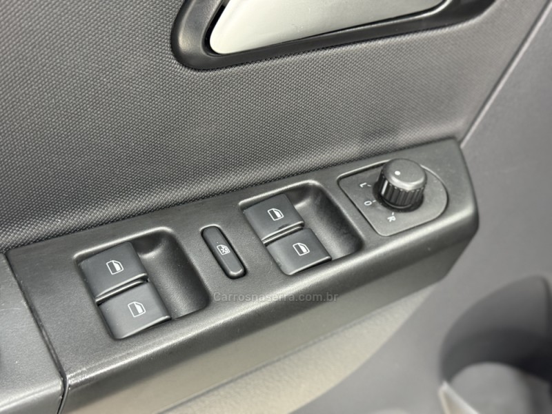 FOX 1.6 MSI HIGHLINE 16V FLEX 4P MANUAL - 2015 - SANTA CRUZ DO SUL