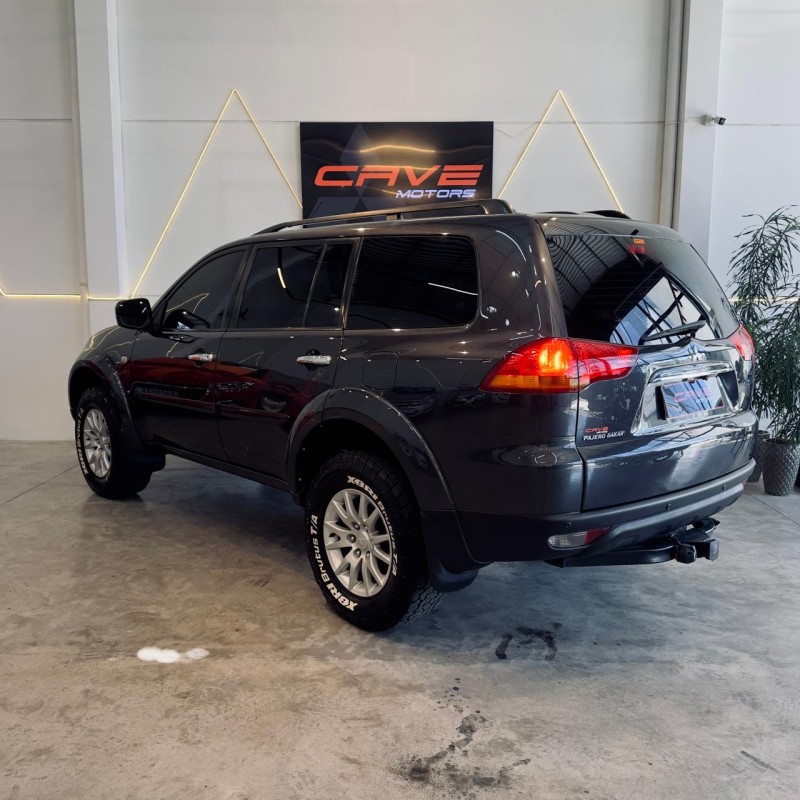 PAJERO DAKAR 3.2 HPE 4X4 7 LUGARES 16V TURBO INTERCOOLER DIESEL 4P AUTOMÁTICO - 2010 - CAXIAS DO SUL