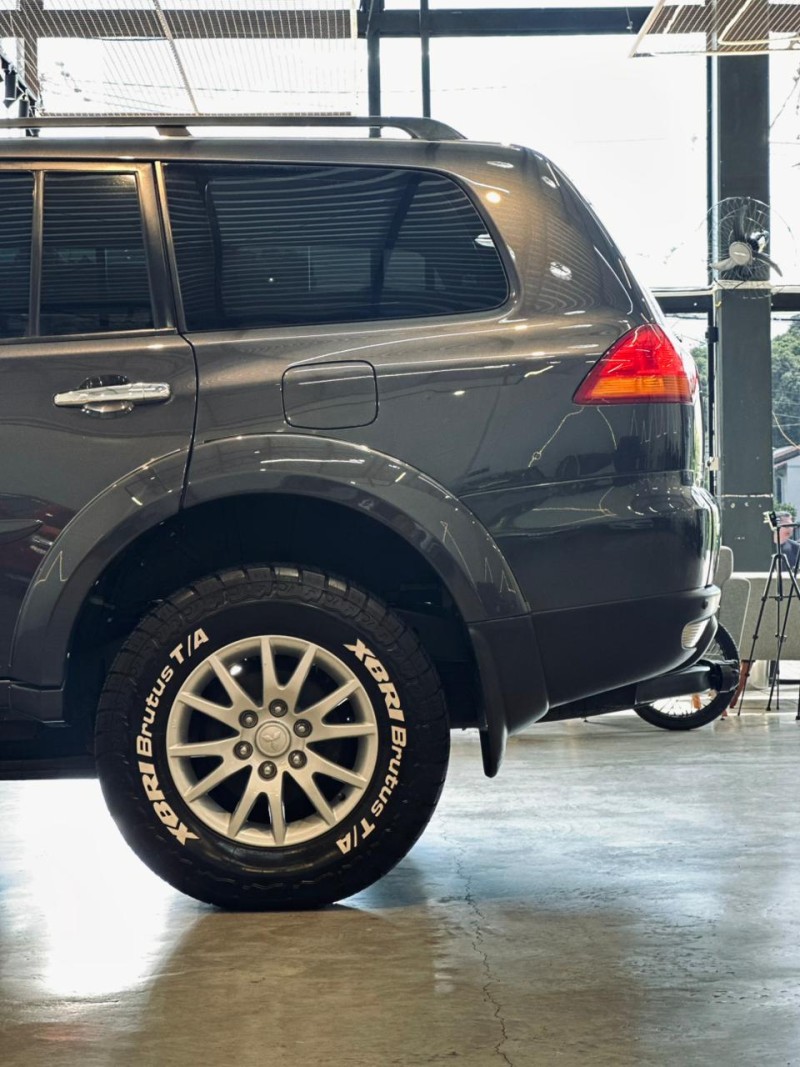 PAJERO DAKAR 3.2 HPE 4X4 7 LUGARES 16V TURBO INTERCOOLER DIESEL 4P AUTOMÁTICO - 2010 - CAXIAS DO SUL