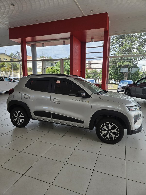KWID 1.0 12V OUTSIDER FLEX 4P MANUAL - 2023 - FARROUPILHA