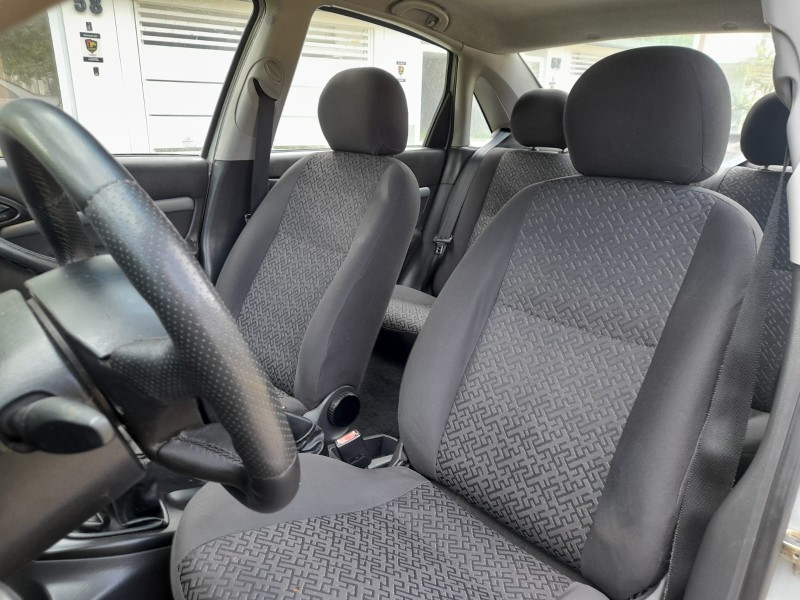 FOCUS 2.0 GLX SEDAN 16V FLEX 4P MANUAL - 2008 - FARROUPILHA
