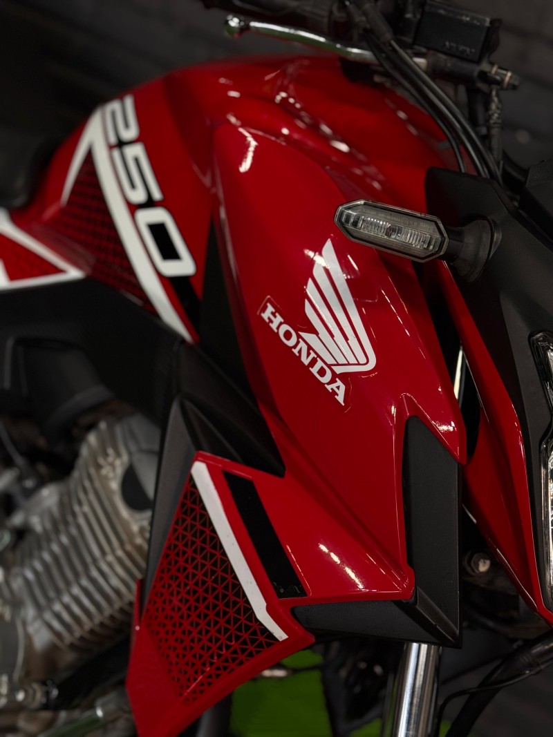 CB 250F TWISTER  - 2022 - FELIZ