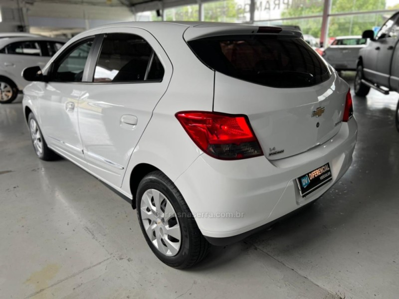 ONIX 1.4 MPFI LT 8V FLEX 4P MANUAL - 2015 - CAXIAS DO SUL
