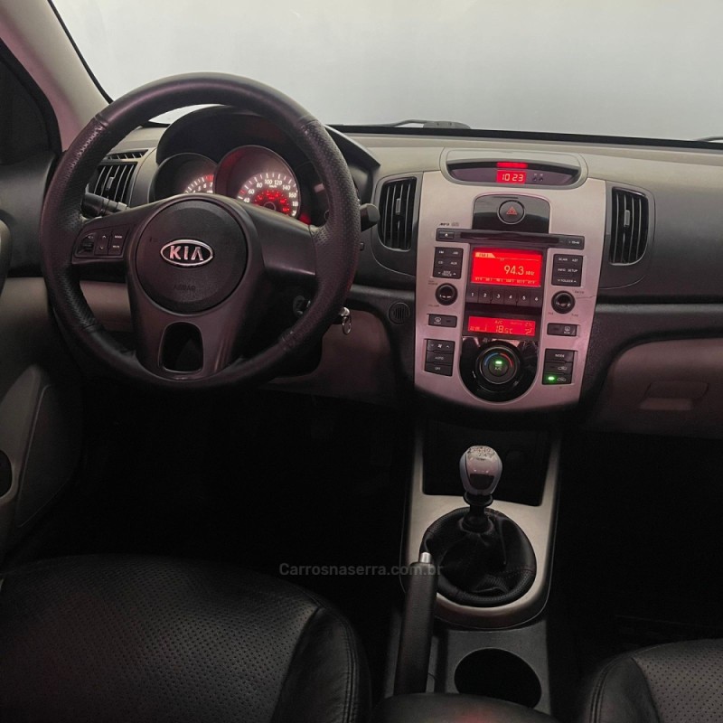 CERATO 1.6 EX SEDAN 16V GASOLINA 4P MANUAL - 2010 - PORTãO