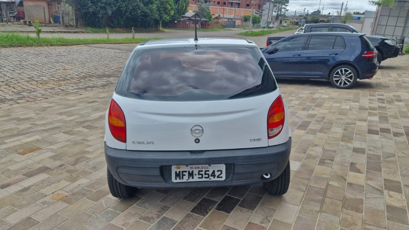 CELTA 1.0 MPFI LIFE 8V FLEX 2P MANUAL - 2005 - VACARIA