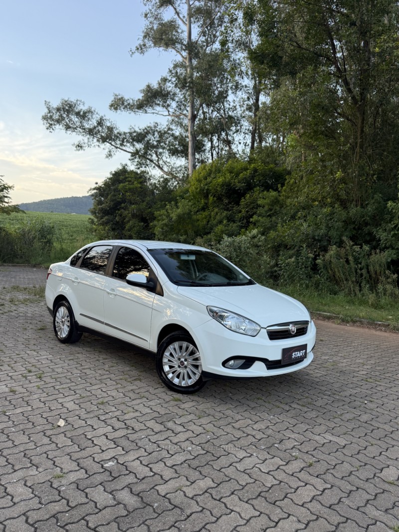 grand siena 1.6 mpi essence 16v flex 4p manual 2015 arroio do meio