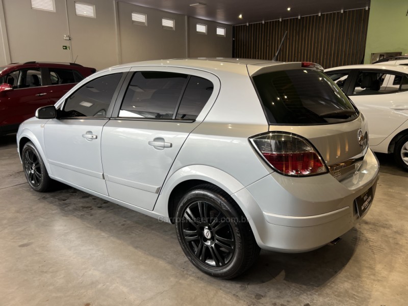 VECTRA 2.0 MPFI GT HATCH 8V FLEX 4P MANUAL - 2009 - CAXIAS DO SUL