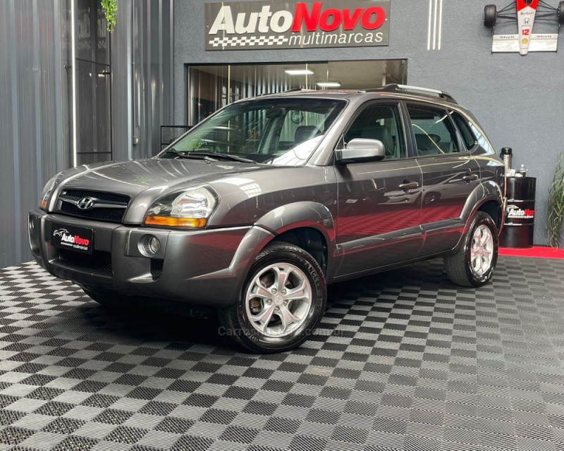 tucson 2.0 mpfi gls base 16v 143cv 2wd flex 4p automatico 2015 vacaria