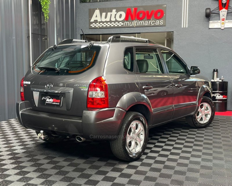 TUCSON 2.0 MPFI GLS BASE 16V 143CV 2WD FLEX 4P AUTOMÁTICO - 2015 - VACARIA