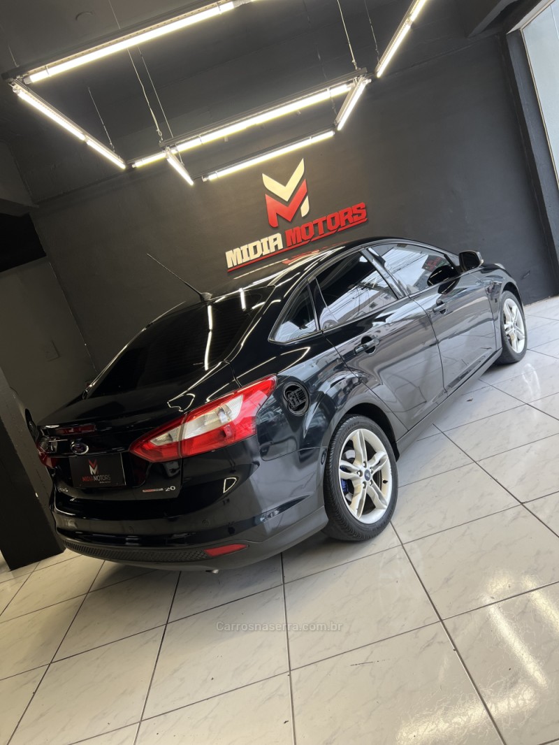 FOCUS 2.0 SE SEDAN 16V FLEX 4P AUTOMÁTICO - 2014 - CAXIAS DO SUL