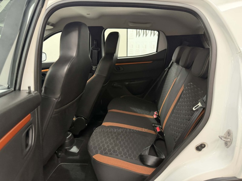 KWID 1.0 12V OUTSIDER FLEX 4P MANUAL - 2020 - PORTO ALEGRE