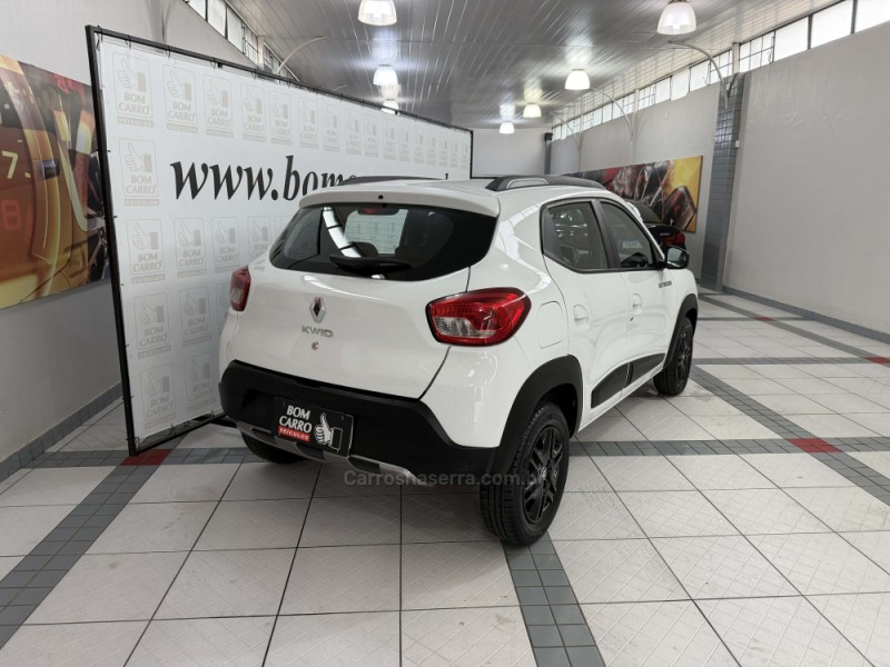 KWID 1.0 12V OUTSIDER FLEX 4P MANUAL - 2020 - PORTO ALEGRE