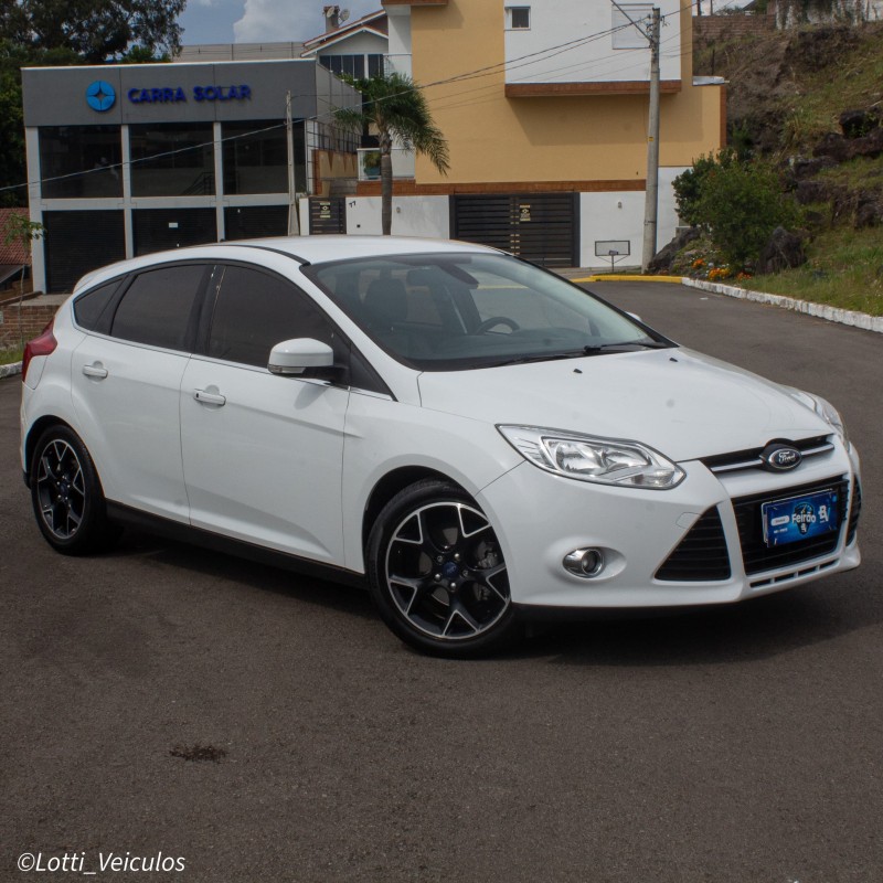 FOCUS 2.0 TITANIUM HATCH 16V FLEX 4P AUTOMÁTICO