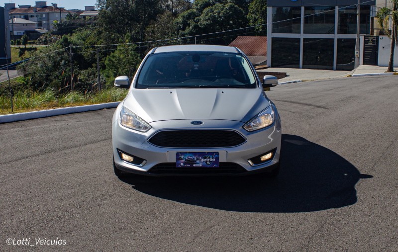 FOCUS 2.0 SE SEDAN 16V FLEX 4P AUTOMÁTICO - 2018 - FARROUPILHA