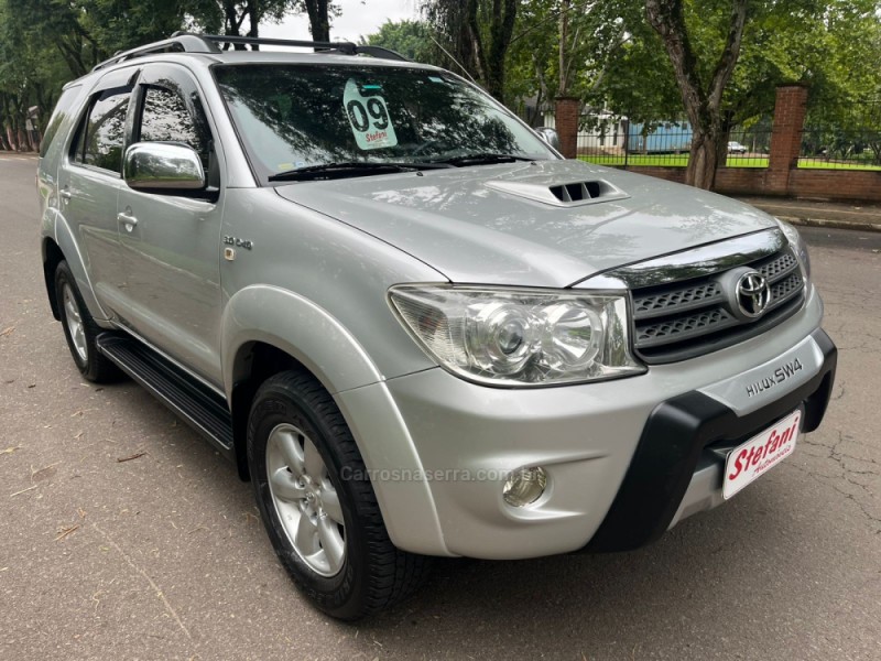 HILUX SW4 3.0 SRV 4X4 7 LUGARES 16V TURBO INTERCOOLER DIESEL 4P AUTOMÁTICO - 2009 - FELIZ