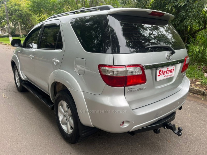 HILUX SW4 3.0 SRV 4X4 7 LUGARES 16V TURBO INTERCOOLER DIESEL 4P AUTOMÁTICO - 2009 - FELIZ