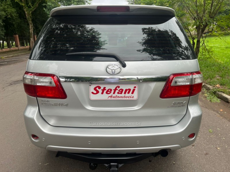 HILUX SW4 3.0 SRV 4X4 7 LUGARES 16V TURBO INTERCOOLER DIESEL 4P AUTOMÁTICO - 2009 - FELIZ