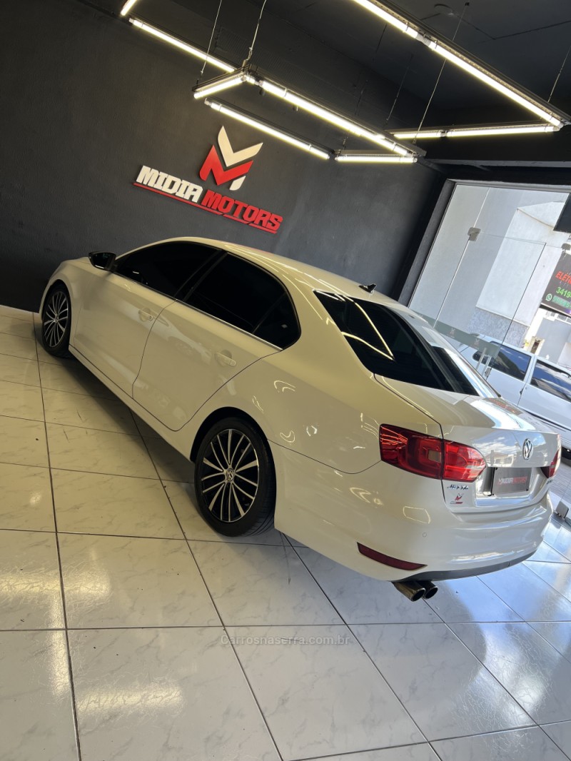 JETTA 2.0 TSI DSG HIGHLINE 200CV GASOLINA 4P AUTOMÁTICO - 2013 - CAXIAS DO SUL