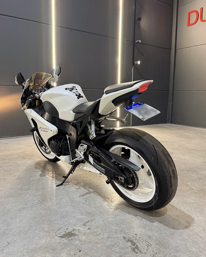 CBR 1000RR FIREBLADE - 2008 - PASSO FUNDO