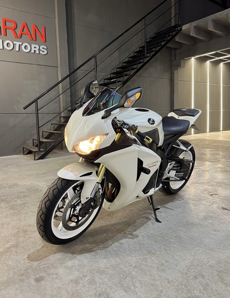 CBR 1000RR FIREBLADE - 2008 - PASSO FUNDO