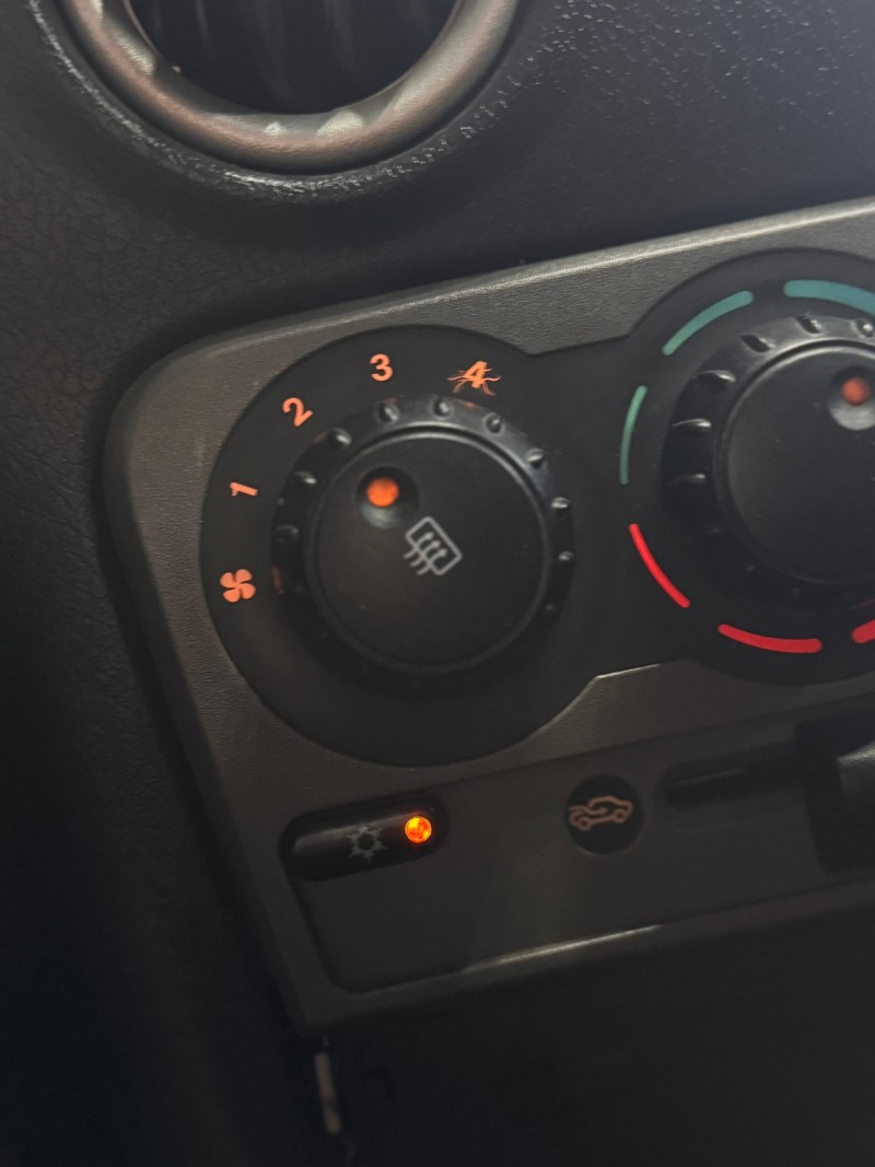 CELTA 1.0 MPFI VHC 8V GASOLINA 4P MANUAL - 2004 - FELIZ