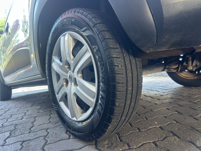 KWID 1.0 12V SCE FLEX LIFE MANUAL - 2020 - TRêS COROAS