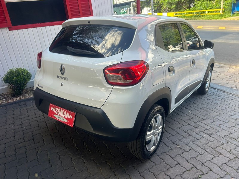 KWID 1.0 12V SCE FLEX LIFE MANUAL - 2020 - TRêS COROAS