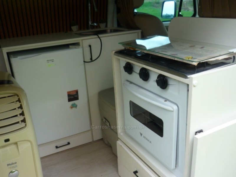 KOMBI 1.6 FURGÃO 8V GASOLINA 3P MANUAL - 2005 - ARROIO DO MEIO