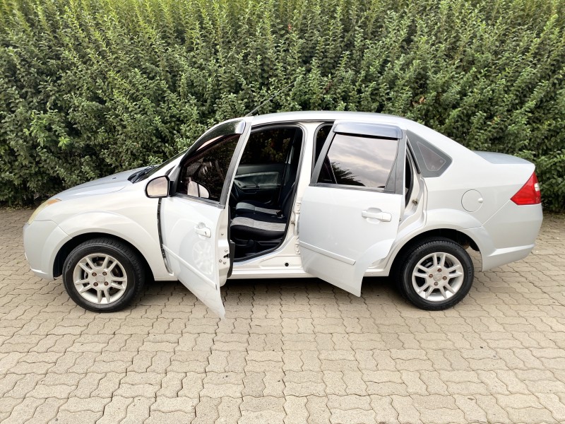 FIESTA 1.6 MPI CLASS SEDAN 8V FLEX 4P MANUAL - 2008 - CAXIAS DO SUL