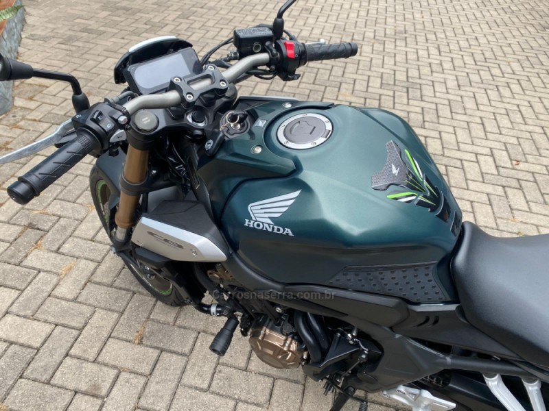 CB 650R E-CLUTCH - 2023 - CANELA