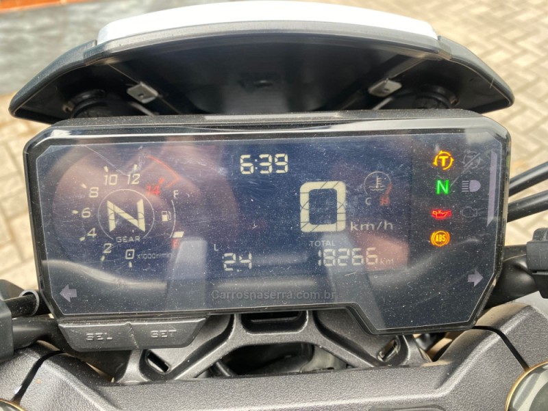 CB 650R E-CLUTCH - 2023 - CANELA