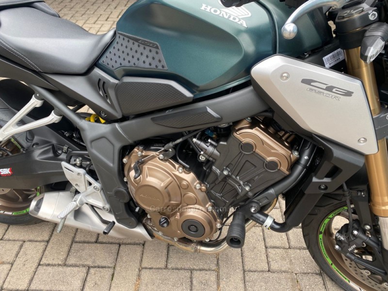 CB 650R E-CLUTCH - 2023 - CANELA