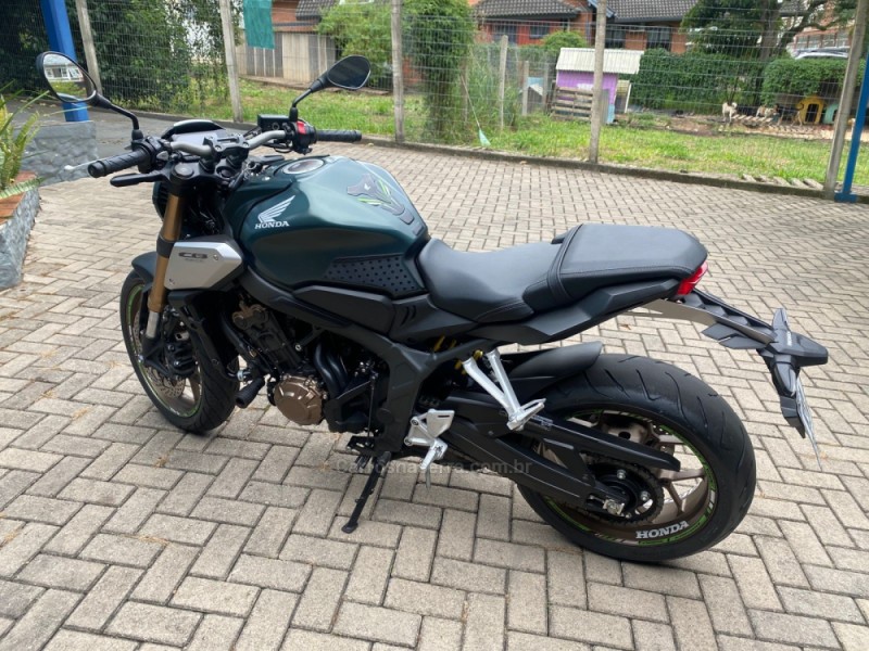 CB 650R E-CLUTCH - 2023 - CANELA