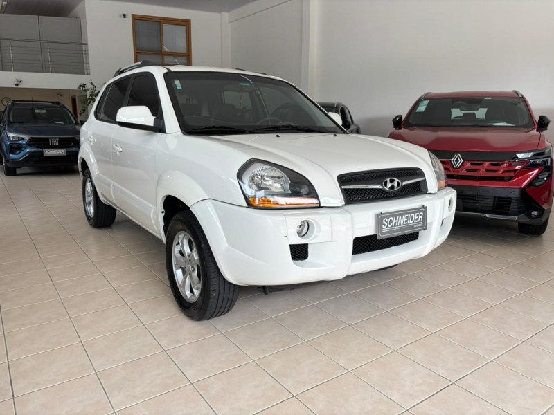 tucson 2.0 mpfi gls 16v 143cv 2wd flex 4p automatico 2017 nova petropolis