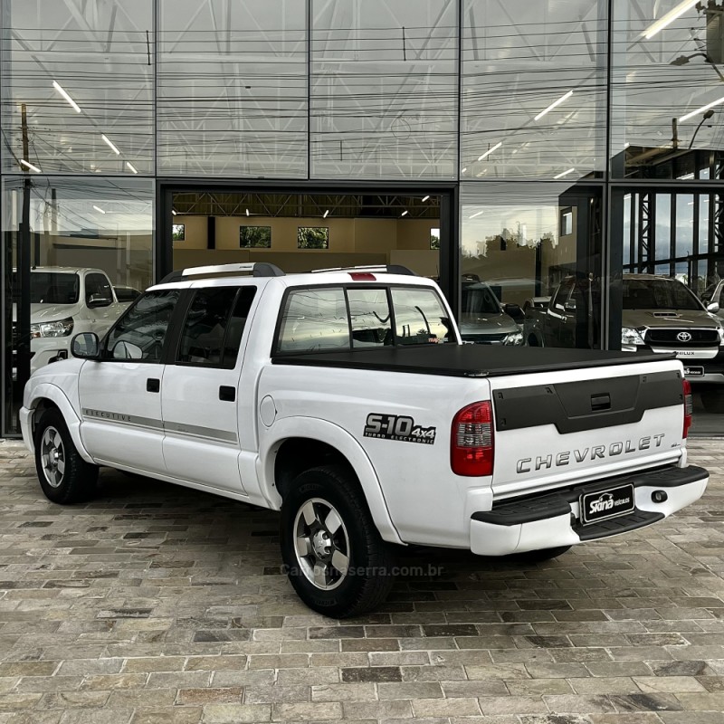 S10 2.8 EXECUTIVE 4X4 CD 12V TURBO ELECTRONIC INTERCOOLER DIESEL 4P MANUAL - 2011 - VACARIA