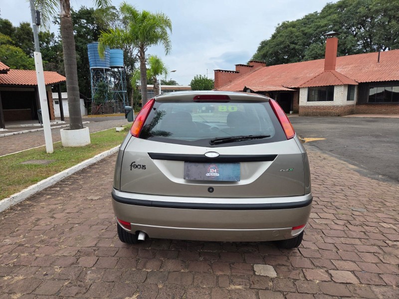 FOCUS 1.6 8V GASOLINA 4P MANUAL - 2008 - VENâNCIO AIRES
