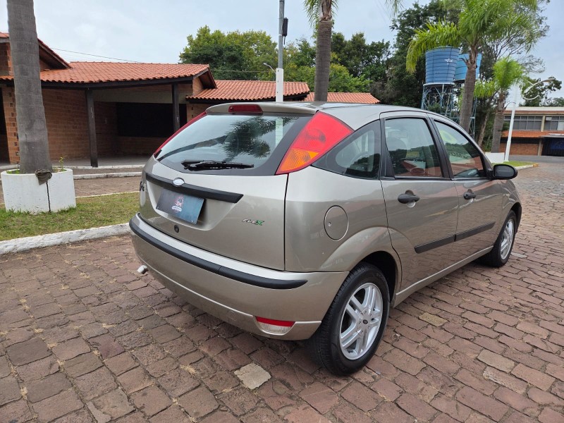 FOCUS 1.6 8V GASOLINA 4P MANUAL - 2008 - VENâNCIO AIRES