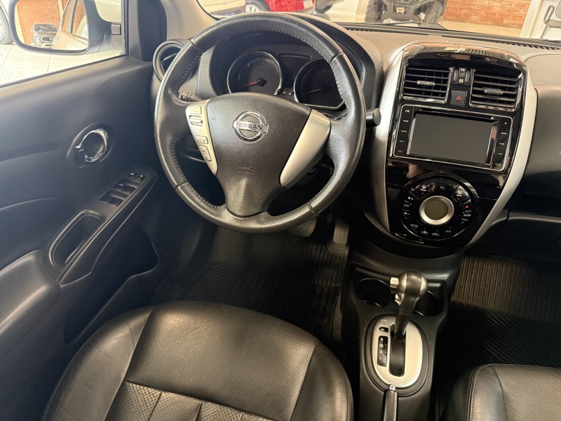 VERSA 1.6 16V FLEX SL 4P XTRONIC - 2017 - FARROUPILHA