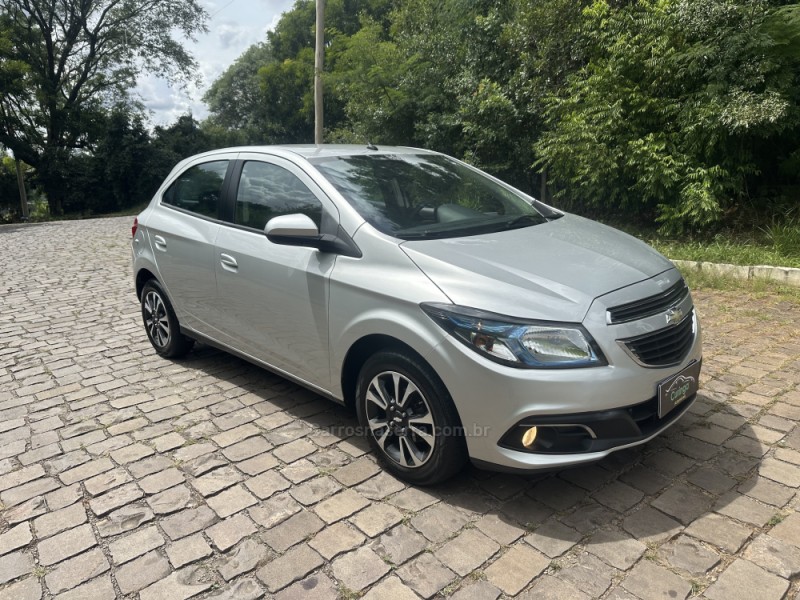 ONIX 1.4 MPFI LTZ 8V FLEX 4P MANUAL - 2013 - NOVA PRATA