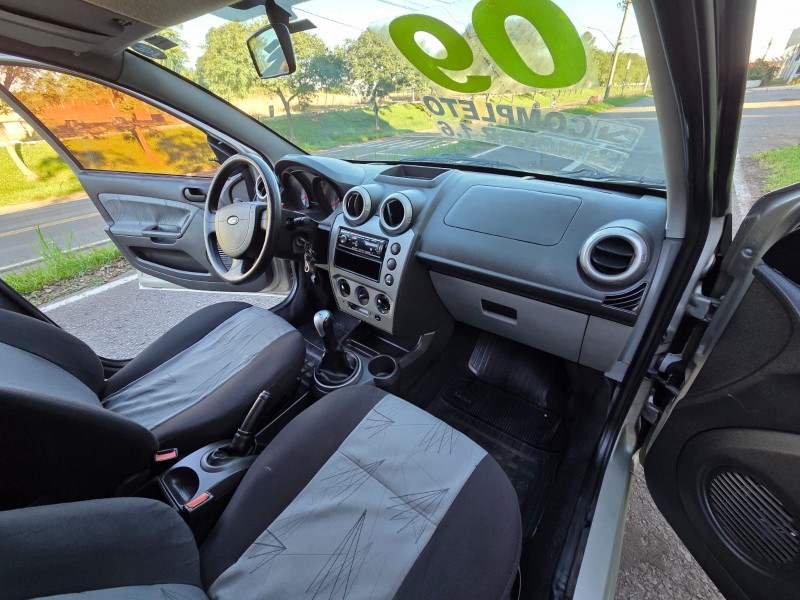 FIESTA 1.6 MPI CLASS HATCH 8V FLEX 4P MANUAL - 2009 - VENâNCIO AIRES