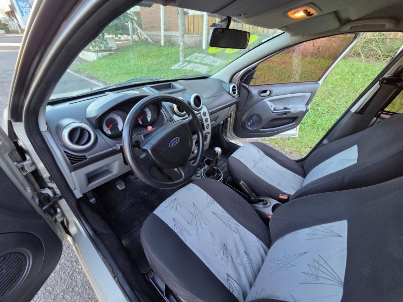 FIESTA 1.6 MPI CLASS HATCH 8V FLEX 4P MANUAL - 2009 - VENâNCIO AIRES